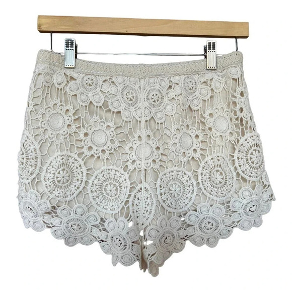 Lovetree Happens Crochet Floral Mini Drawstring Shorts Size Medium - Picture 3 of 3